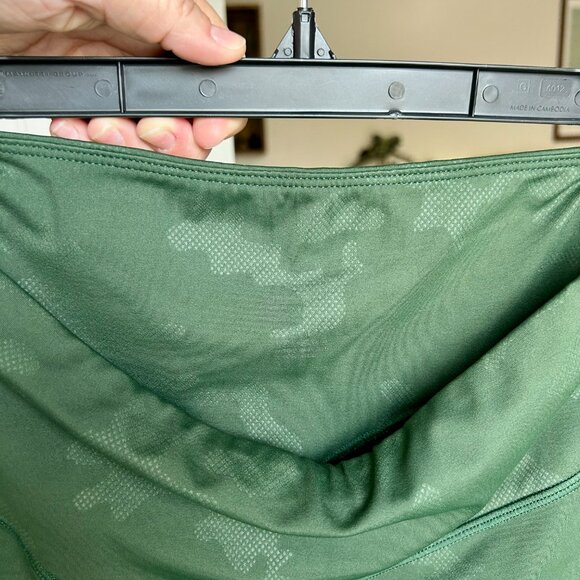 Curves & Combat Boots - GREEN Camo Leggings - Picture 5 of 5